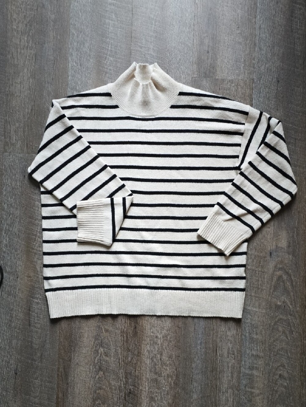 Banana Republic Perfectly Soft Turtleneck Sweater LG - Picture 2 of 7